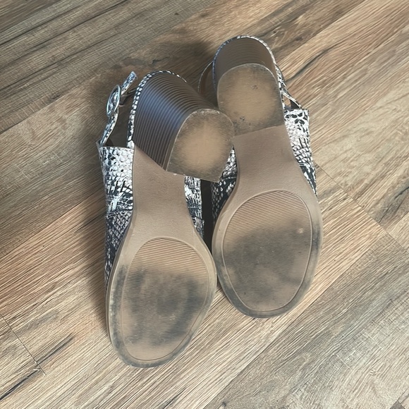 Heeled snake print peep toe sandal - Picture 2 of 2